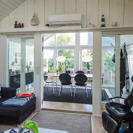 3 Bedroom Awesome In Prázdninový dům